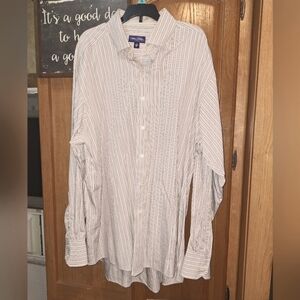 A Sean John men's long sleeve button-down shirt in a size XL. EUC